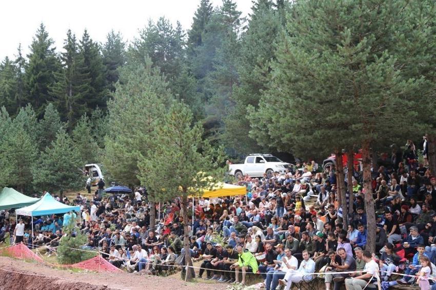 Artvin'de nefes kesen anlar: Kafkasör Yaylası'nda yarıştılar