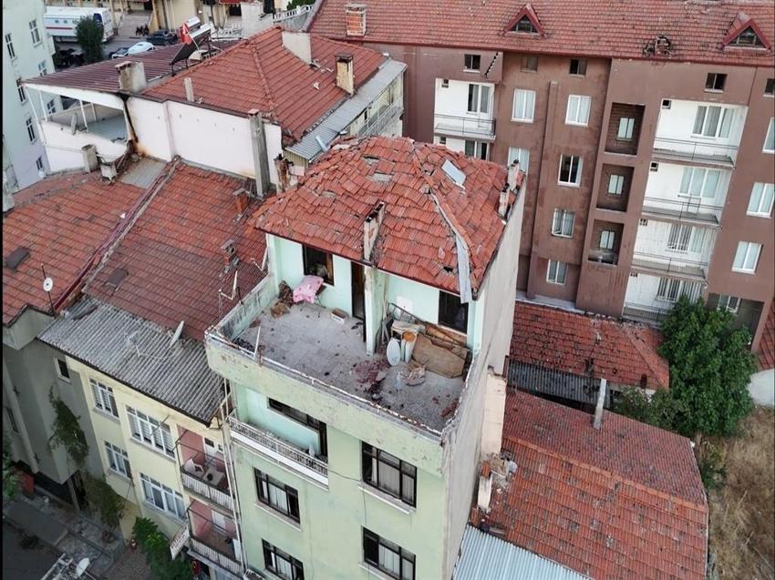 Balıkesir'de sabah ortaya çıktı: Depremde yıkılan ve hasar gören binalar havadan görüntülendi