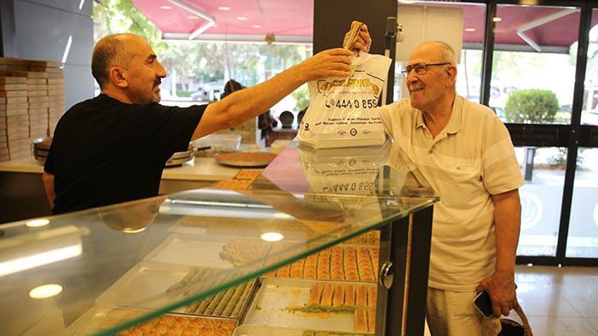 Diyarbakırlı usta, kadayıfa farklı bir tat getirdi! İki tepsiyle başladı şimdi günde 20 tepsi satıyor