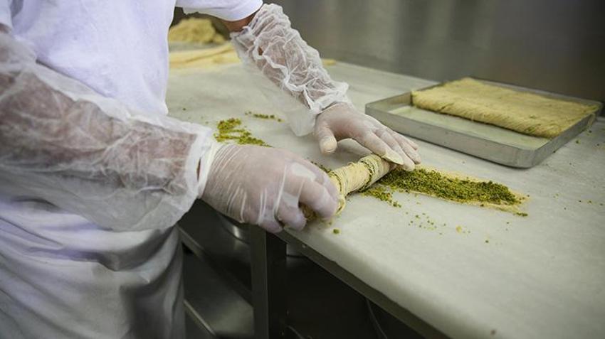 Diyarbakırlı usta, kadayıfa farklı bir tat getirdi! İki tepsiyle başladı şimdi günde 20 tepsi satıyor