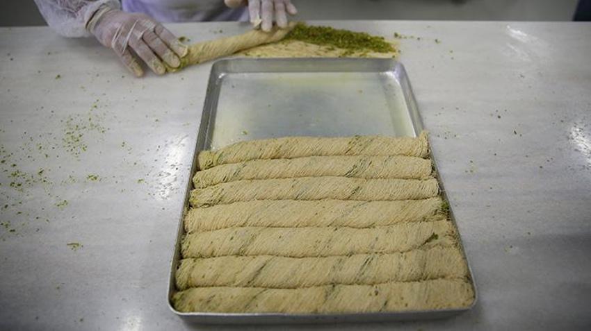 Diyarbakırlı usta, kadayıfa farklı bir tat getirdi! İki tepsiyle başladı şimdi günde 20 tepsi satıyor