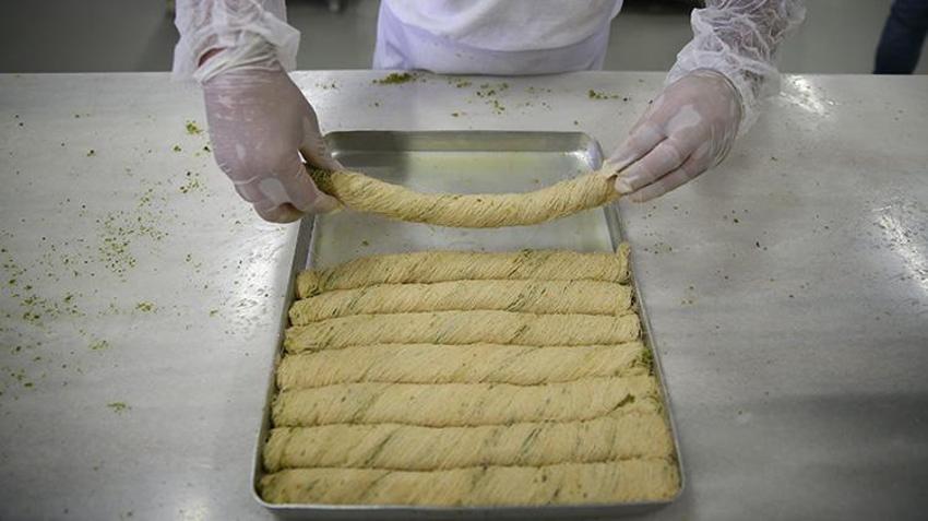 Diyarbakırlı usta, kadayıfa farklı bir tat getirdi! İki tepsiyle başladı şimdi günde 20 tepsi satıyor