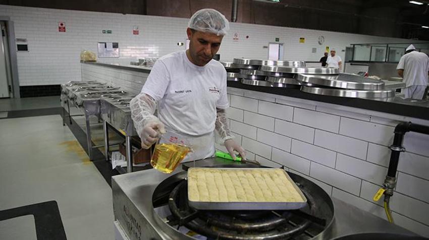 Diyarbakırlı usta, kadayıfa farklı bir tat getirdi! İki tepsiyle başladı şimdi günde 20 tepsi satıyor
