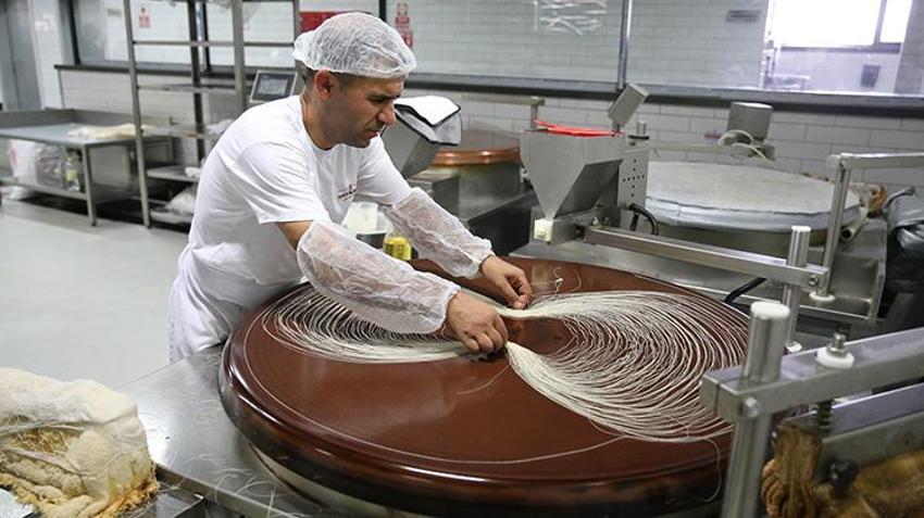 Diyarbakırlı usta, kadayıfa farklı bir tat getirdi! İki tepsiyle başladı şimdi günde 20 tepsi satıyor