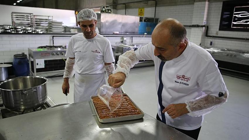 Diyarbakırlı usta, kadayıfa farklı bir tat getirdi! İki tepsiyle başladı şimdi günde 20 tepsi satıyor