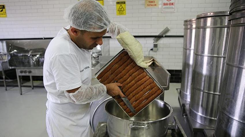 Diyarbakırlı usta, kadayıfa farklı bir tat getirdi! İki tepsiyle başladı şimdi günde 20 tepsi satıyor