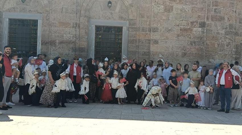 Bursa'da 529 yıllık gelenek bozulmadı! Çocuklar klasik otomobillerle gezdirildi