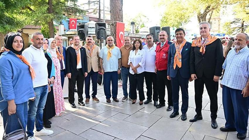 Bursa'da 529 yıllık gelenek bozulmadı! Çocuklar klasik otomobillerle gezdirildi
