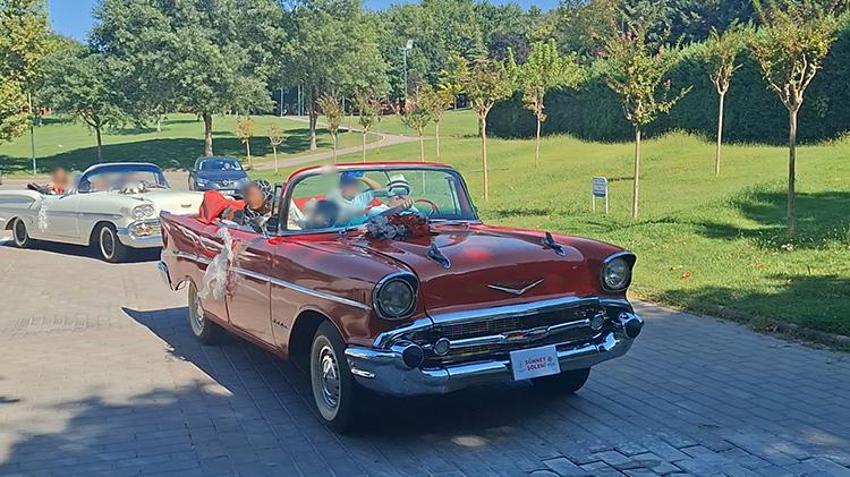Bursa'da 529 yıllık gelenek bozulmadı! Çocuklar klasik otomobillerle gezdirildi