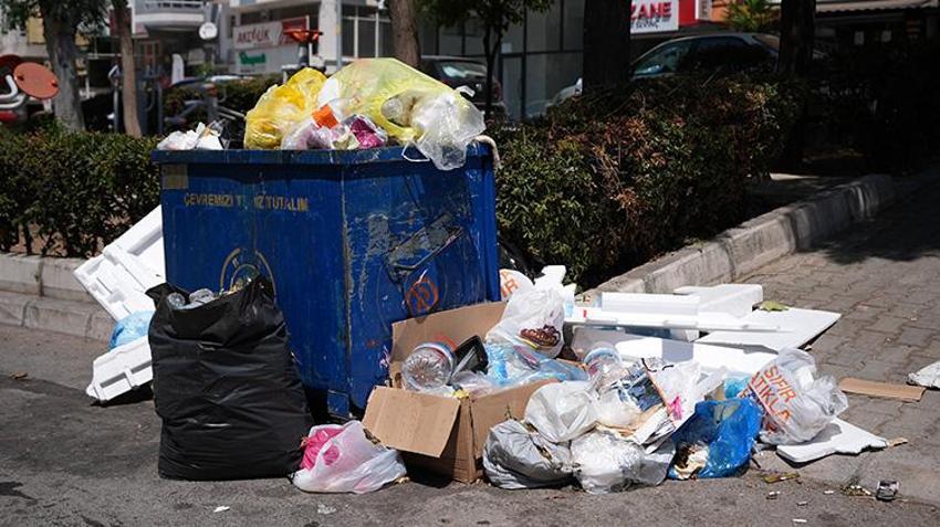 İzmir'in çöpleri vatandaşı bezdirdi! 'Farelere karşı 3 kedi besleyip barikat kuruyorum'