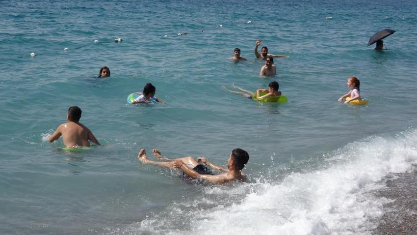 Ne Bodrum ne de Marmaris! Türkiye'de böylesi yok, dermatologların önerdiği denize akın ettiler