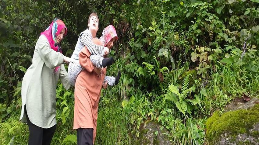 Rizeli aile Down sendromlu kızı için yol istiyor! 'Ben de kalp hastasıyım, artık taşıyamıyorum'