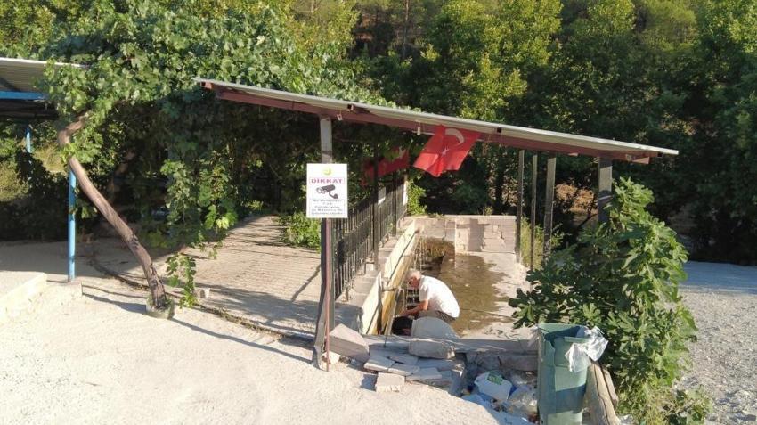 Manisa'da yıllardır boşa akıyor: Şifalı olduğu söyleniyor! Düzenleme talebi var