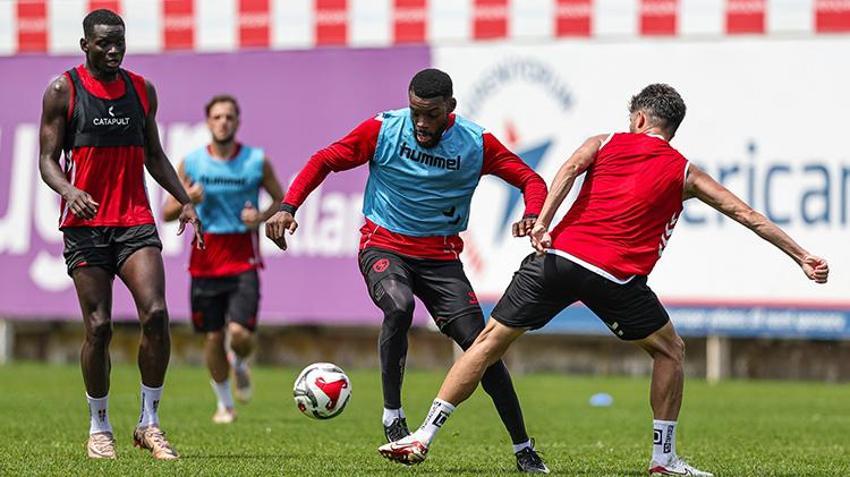 Samsunspor'da Thomas Reis 'ilk 11'de görebiliriz' deyip transferi açıkladı