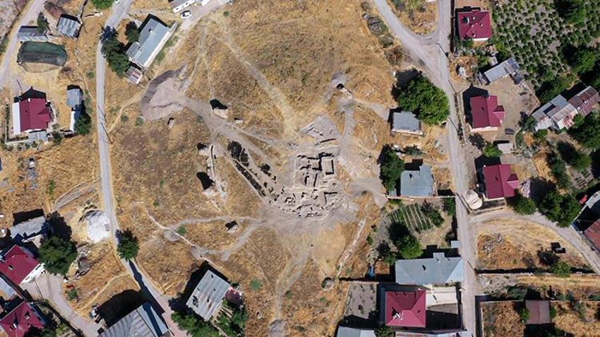 Elazığ'da tarihi keşif! Arkeologlar hayrete düştü: 6 bin yıl öncenin dini ritüelinin izi hala taşlarda!
