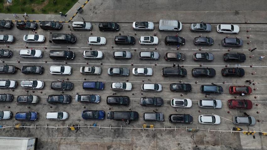 Gurbetçilerin dönüş yolculuğu başladı! Sınır kapılarında kuyruklar oluştu: '8-10 bin euro'ya mâl oluyor'