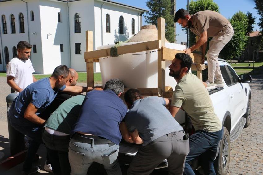 Diyarbakır'da yıllarca evinde sakladı! Karısı ölünce 'hazine'yi ihbar etti, 8 kişi taşıyamadı