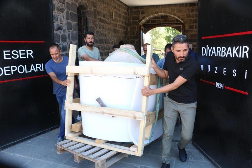 Diyarbakır'da yıllarca evinde sakladı! Karısı ölünce 'hazine'yi ihbar etti, 8 kişi taşıyamadı