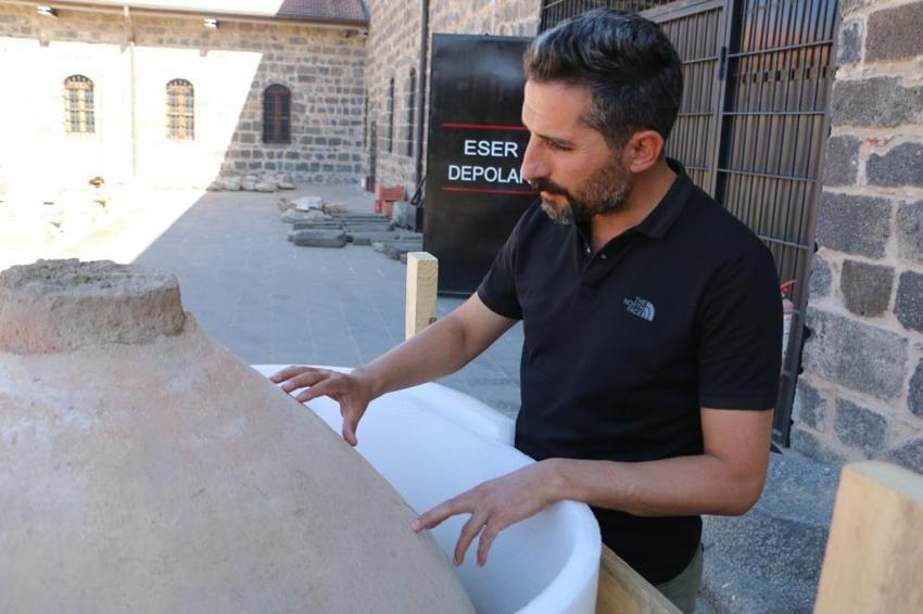 Diyarbakır'da yıllarca evinde sakladı! Karısı ölünce 'hazine'yi ihbar etti, 8 kişi taşıyamadı