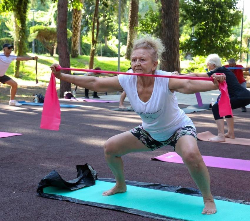 Antalya'da başladı: Her sabah spor için toplanıyorlar