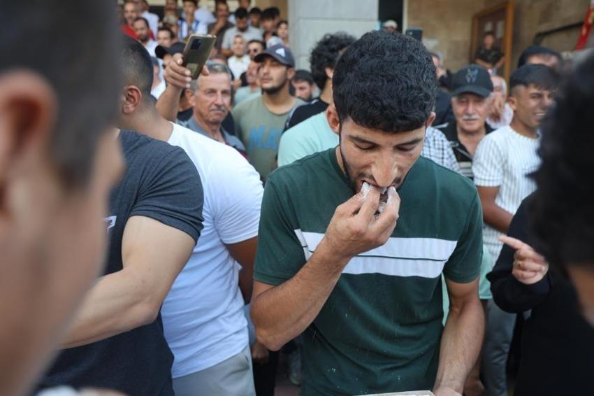 3 dakikada 1 kilo lokum yedi! Hatay'da ödülü kazandı