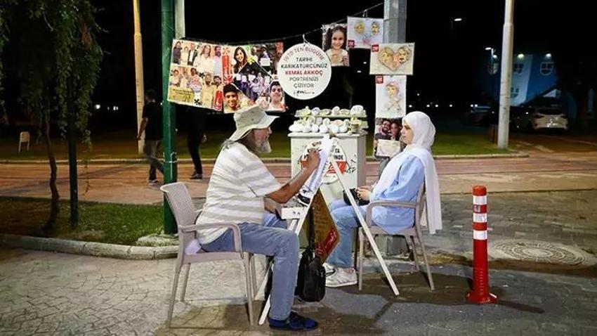 Bursa'da 55 yıldır bu alışkanlıktan vazgeçmiyor: Kültürpark’ta aynı ağacın altında resim çiziyor