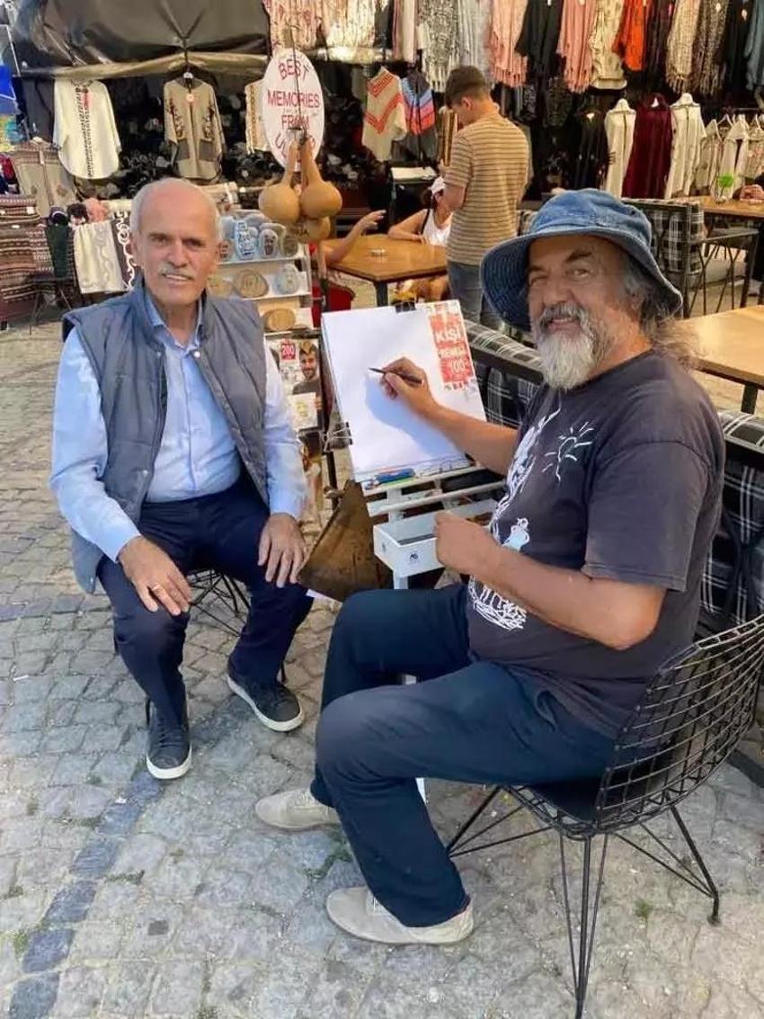 Bursa'da 55 yıldır bu alışkanlıktan vazgeçmiyor: Kültürpark’ta aynı ağacın altında resim çiziyor