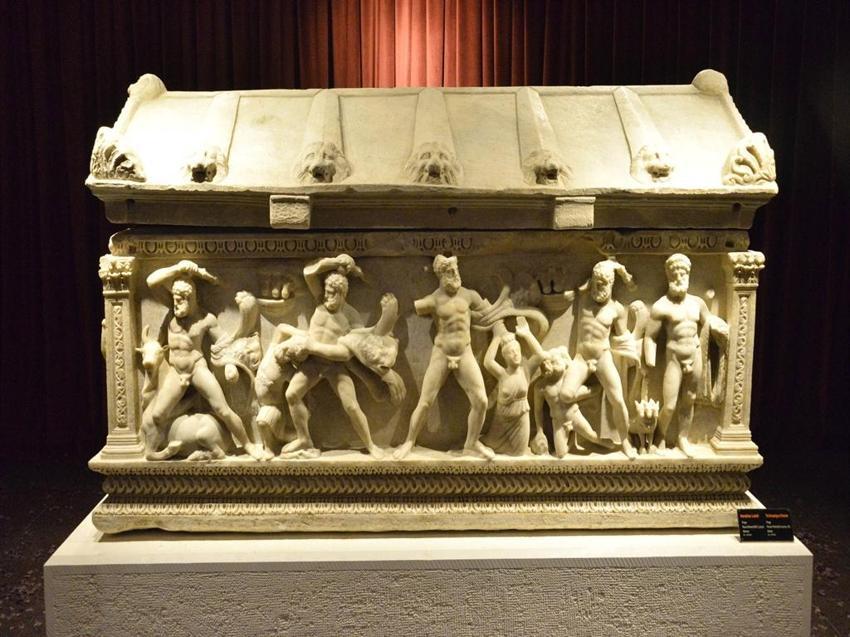 Antalya'da 100 bine yakın eser taşınıyor: 'Yorgun Herakles'e özel paketleme