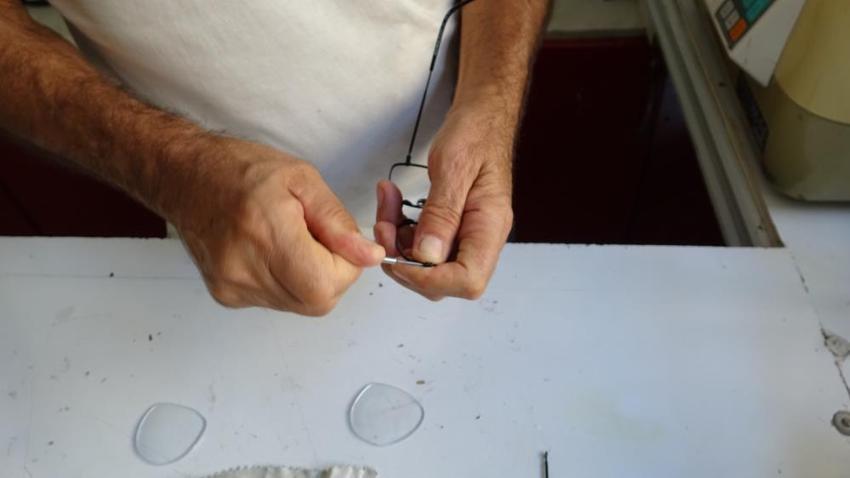 Mardin'de kaybolmaya yüz tutan mesleğin son temsilcisi: Bilgisayarlar yapsın o yine eski usul çalışıyor!