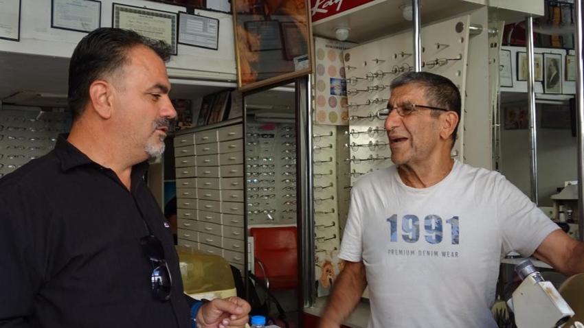 Mardin'de kaybolmaya yüz tutan mesleğin son temsilcisi: Bilgisayarlar yapsın o yine eski usul çalışıyor!