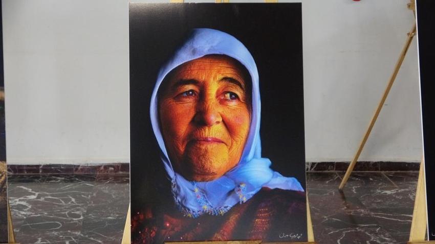 Yoğun bakım hemşiresi hastaneyi sergi salonuna çevirdi!