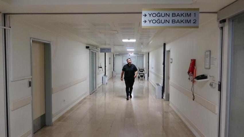 Yoğun bakım hemşiresi hastaneyi sergi salonuna çevirdi!