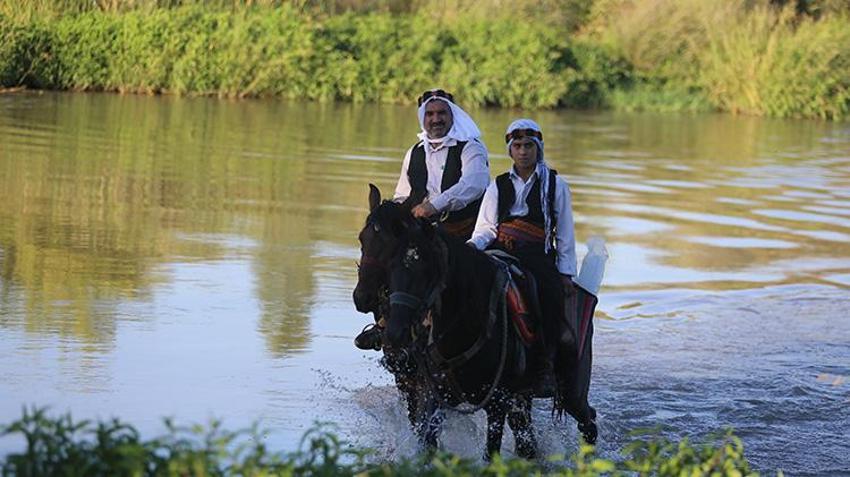Diyarbakır'ın 'Buzcu Baba'sı hem hayır işliyor hem de para kazanıyor! Tarlalarda çalışan işçilerin imdadına yetişiyor