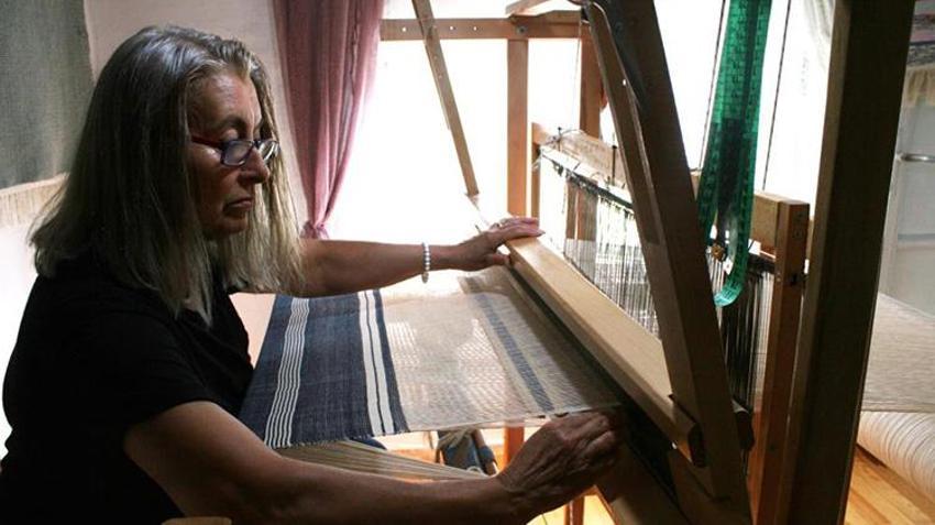 Annesinden gördüğü yöntemi uyguladı, 60 yaşından sonra işe koyuldu! Atıklardan adeta sanat eseri çıkarıyor