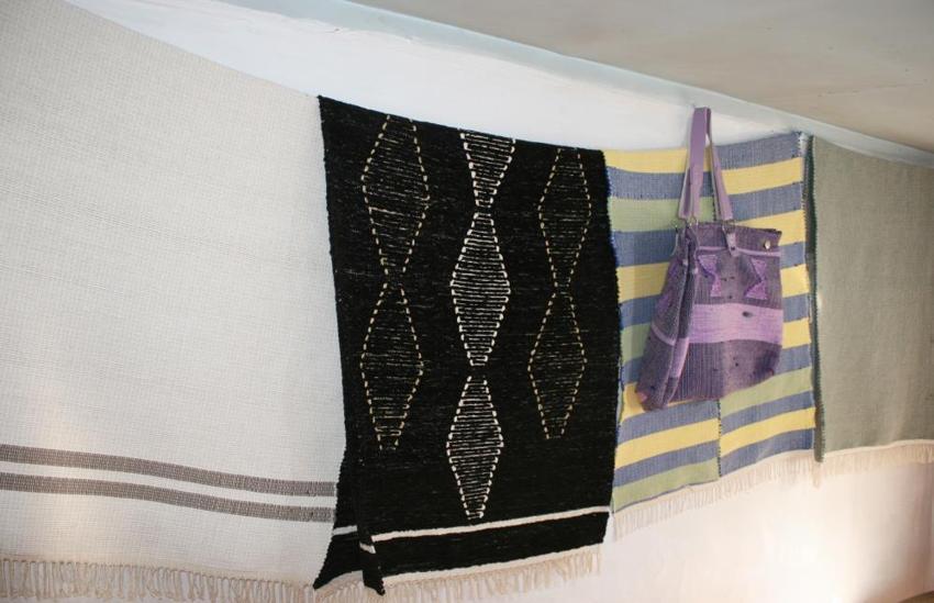 Annesinden gördüğü yöntemi uyguladı, 60 yaşından sonra işe koyuldu! Atıklardan adeta sanat eseri çıkarıyor