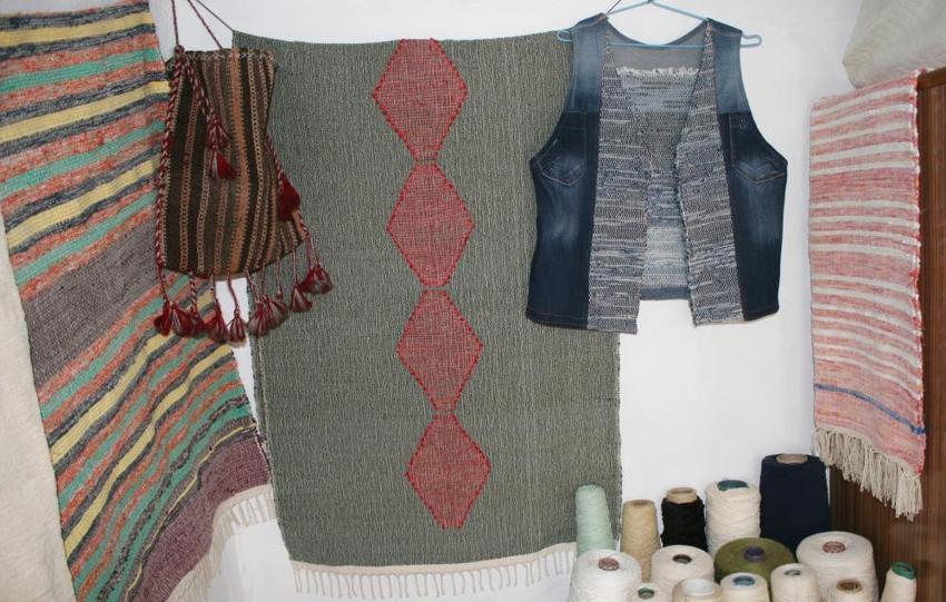 Annesinden gördüğü yöntemi uyguladı, 60 yaşından sonra işe koyuldu! Atıklardan adeta sanat eseri çıkarıyor