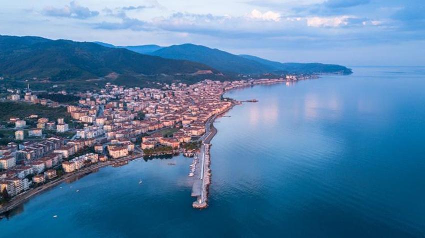 Marmara bölgesinin 40 bin nüfuslu ilçesi doldu taştı! 500 bin kişi tatile gitti doluluk oranı yüzde 95'e çıktı