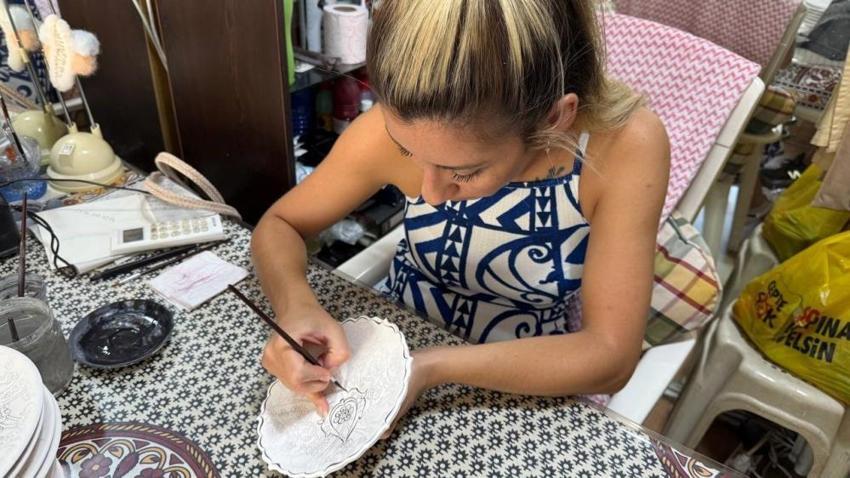 Papa'nın geleceğini duyanlar akın etti! İznik'in dünyaca ünlü el emeği eserlerine yoğun ilgi: Atölyeler iki kat mesai yapıyor