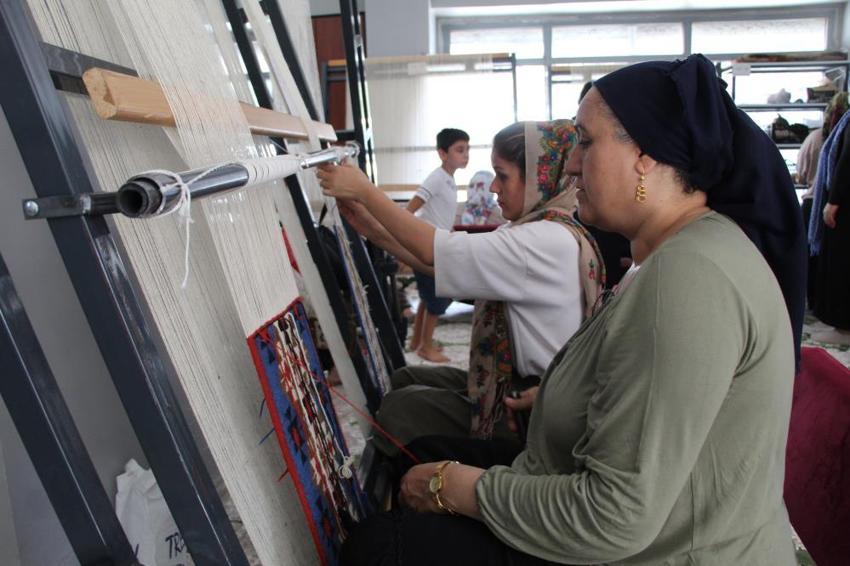 Şırnak'ta asırlık dokuma geleneği, kadınların eline emanet: Jirki Kilimine büyük tanıtım hamlesi!