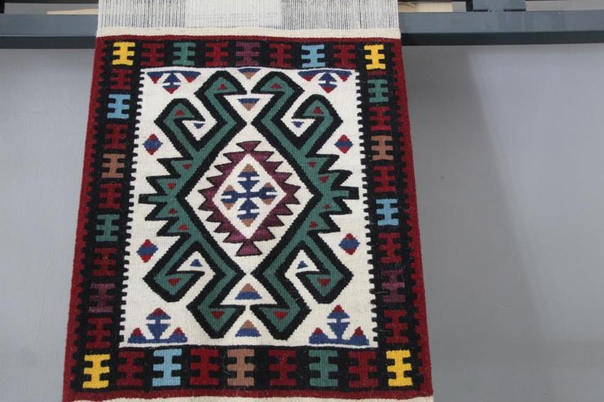 Şırnak'ta asırlık dokuma geleneği, kadınların eline emanet: Jirki Kilimine büyük tanıtım hamlesi!