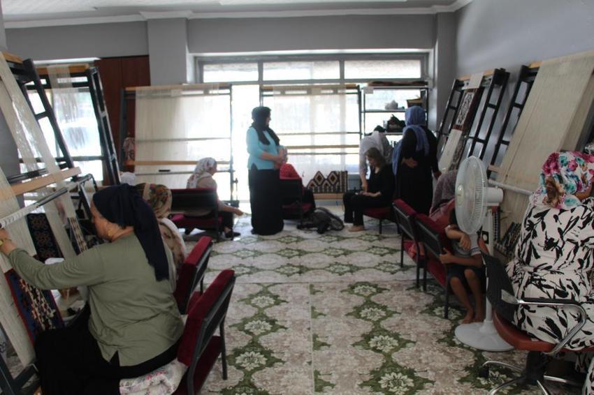 Şırnak'ta asırlık dokuma geleneği, kadınların eline emanet: Jirki Kilimine büyük tanıtım hamlesi!