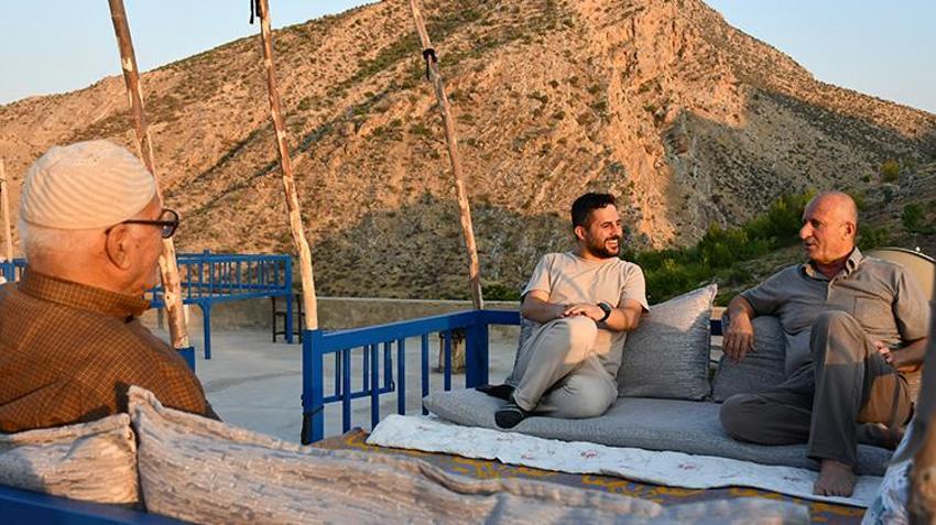 Mardin ve Batman'da sıcak havanın çözümü yıllardan beri 'dam palas'ta! Yıldızları seyrederek uyuyorlar