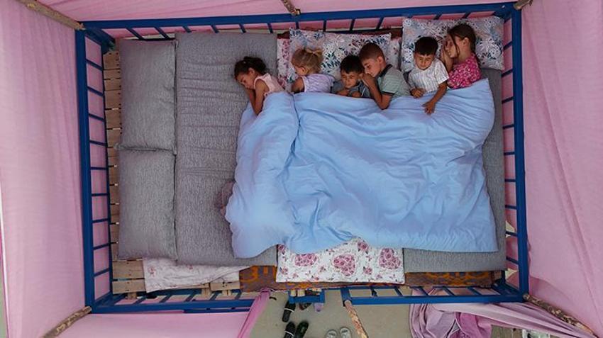 Mardin ve Batman'da sıcak havanın çözümü yıllardan beri 'dam palas'ta! Yıldızları seyrederek uyuyorlar