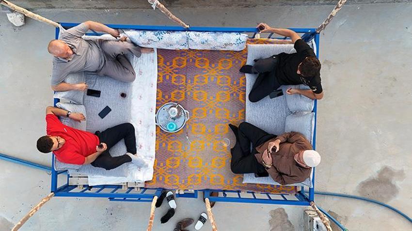 Mardin ve Batman'da sıcak havanın çözümü yıllardan beri 'dam palas'ta! Yıldızları seyrederek uyuyorlar