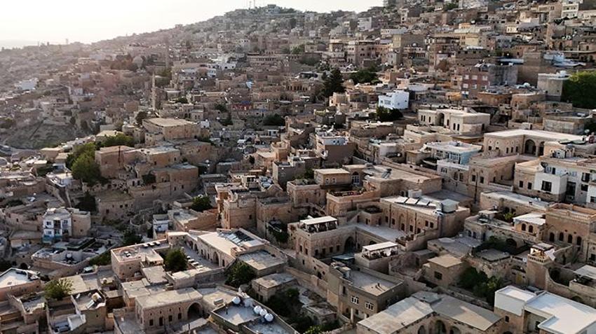 Mardin ve Batman'da sıcak havanın çözümü yıllardan beri 'dam palas'ta! Yıldızları seyrederek uyuyorlar