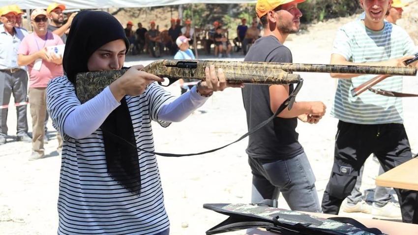 Kadın atıcı festivale damga vurdu: Denizli'de erkeklere taş çıkarttı