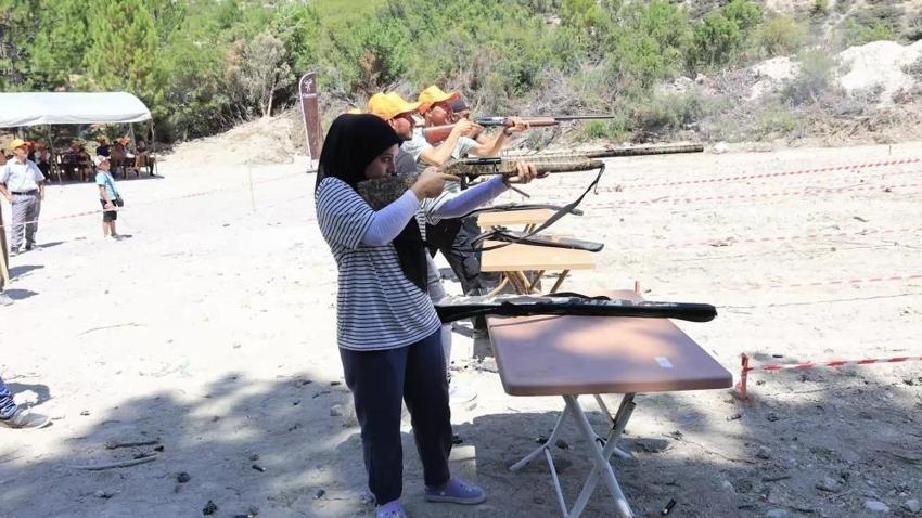 Kadın atıcı festivale damga vurdu: Denizli'de erkeklere taş çıkarttı