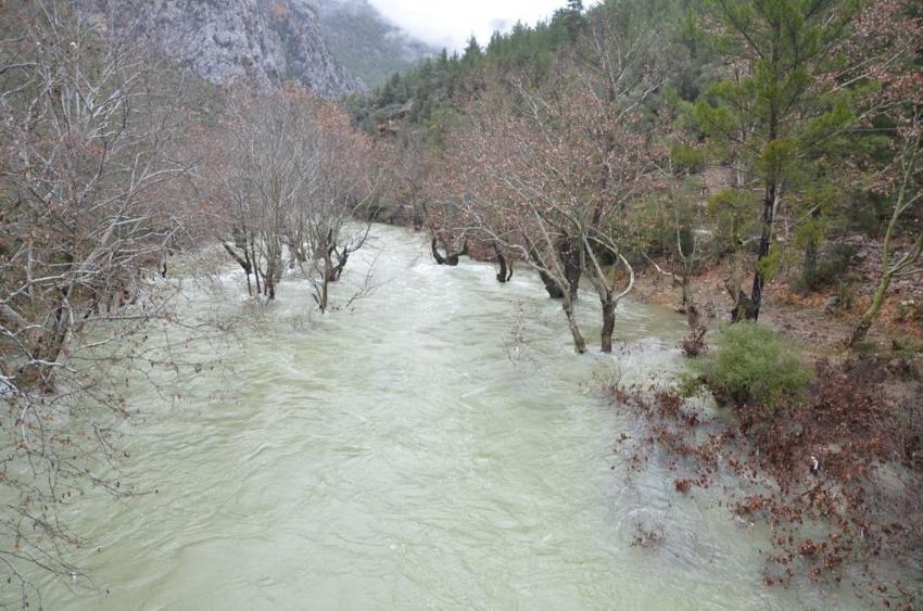 Antalya'da son hali görüntülendi: İki barajı besleyen ırmak kurudu