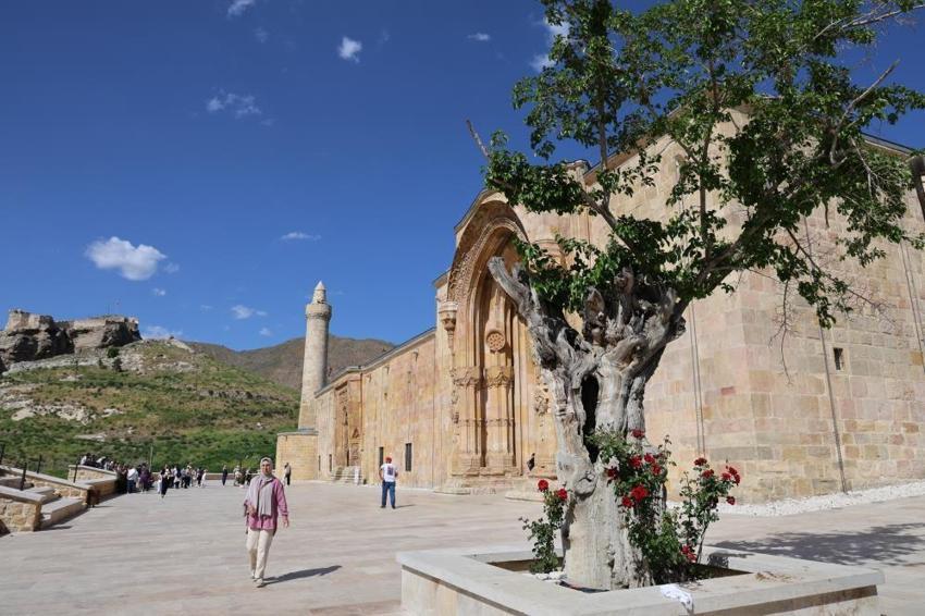 Sivas'ta 8 asırlık mühendislik harikası! En küçük ses bile duyuluyor, akıl hastaları bu yöntemle tedavi ediliyordu
