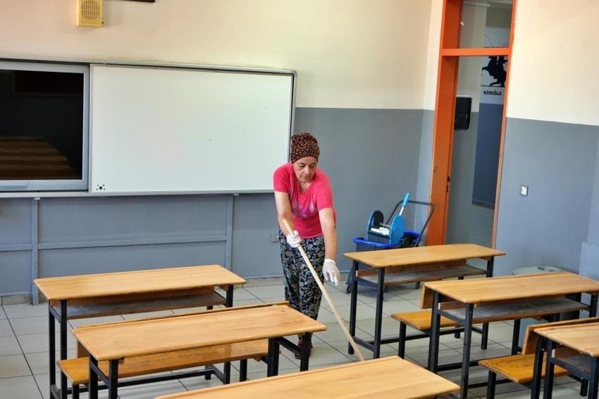 Antalya'da kendi okullarını kendileri hazırladılar: Öğretmenlerden örnek hareket